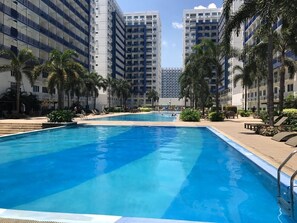 Pool - Deluxe Suite (1 Queen Bed) (Pasay)