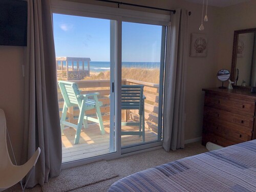 N5615- Oceanfront Condo! 2 BRs, 1.5 baths, Oceanfront Gazebo and sun decks!