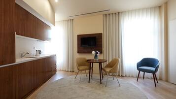 Superior-Apartment | Individuell dekoriert, Schreibtisch, schallisolierte Zimmer