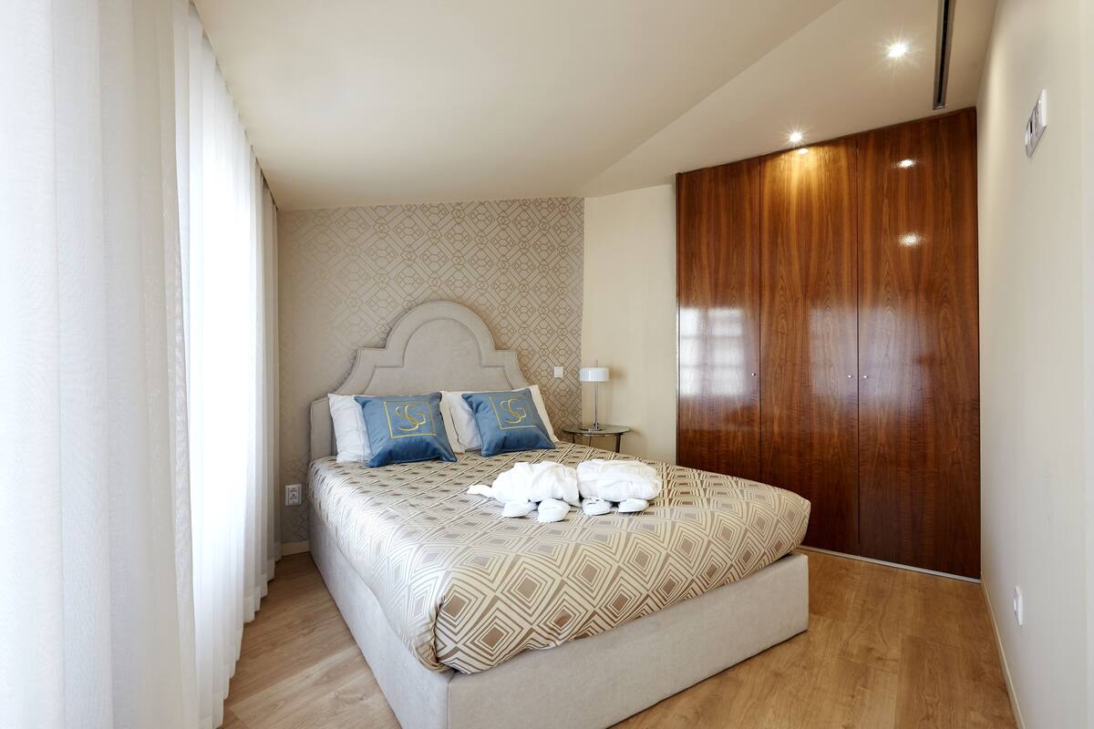 Schreibtisch, schallisolierte Zimmer, Bügeleisen/Bügelbrett