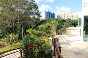 6 indoor pools