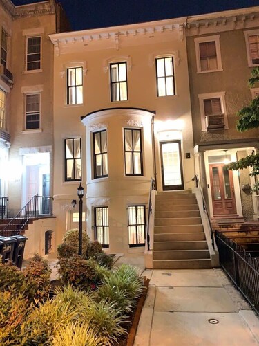 US Capitol Walkable 2BR + Parking & Patio