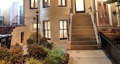 US Capitol Walkable 2BR + Parking & Patio