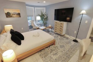 2 bedrooms, desk, iron/ironing board, WiFi