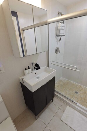 Bathtub, hair dryer, towels, shampoo
