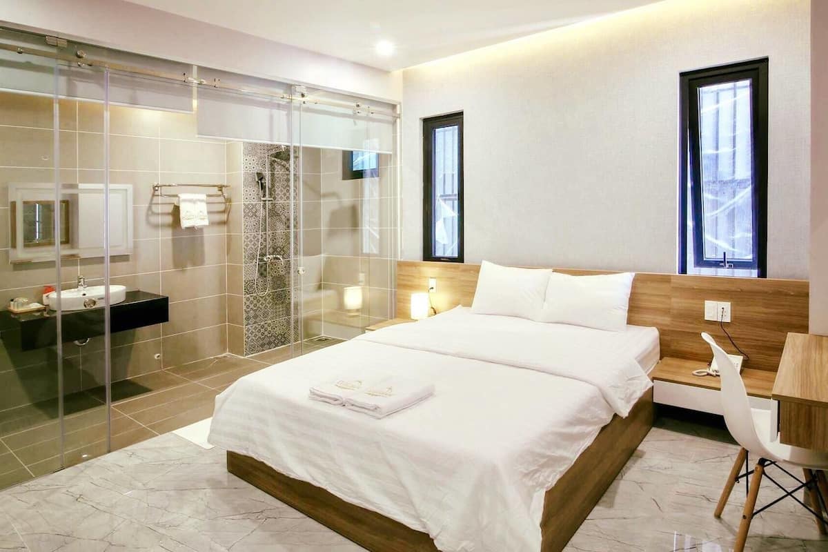 Superior Room | Minibar, desk, soundproofing, iron/ironing board