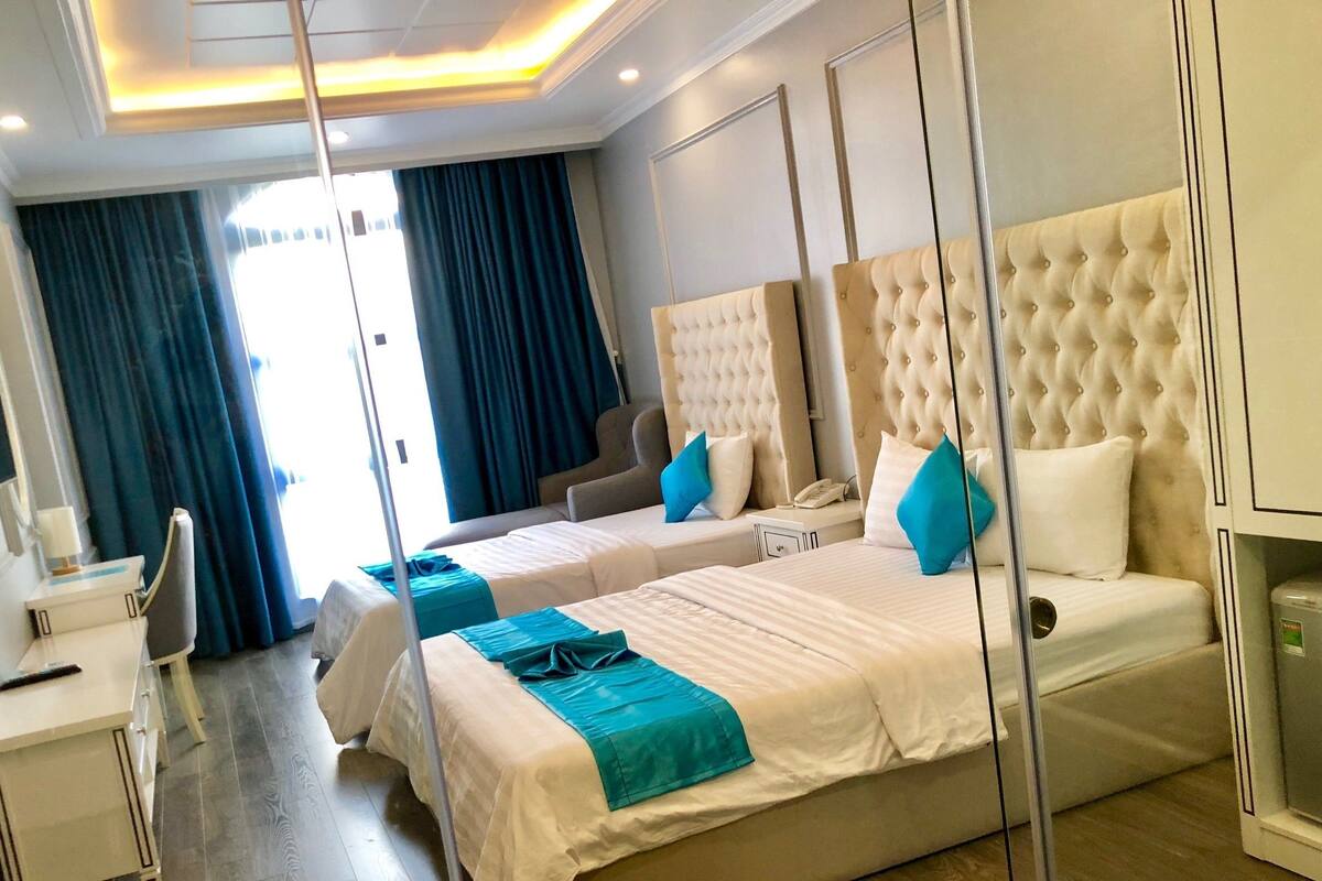 Triple VIP | Minibar, desk, soundproofing, iron/ironing board