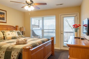 3 bedrooms, iron/ironing board, WiFi, bed sheets - Riverfront Chalet near Dollywood, The Island, LeConte Center and The Titanic (Pigeon Forge)