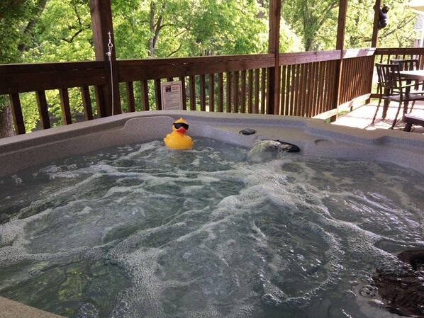 Outdoor spa tub - Riverfront Chalet near Dollywood, The Island, LeConte Center and The Titanic (Pigeon Forge)