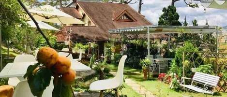 تناول الطعام بالخارج