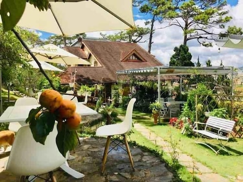 TOUT PETIT VILLA & COFFEE