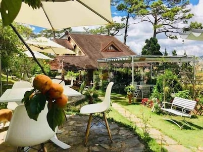 TOUT PETIT VILLA & COFFEE