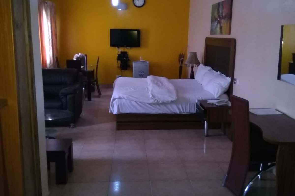 Suíte superluxo | Escrivaninha, Wi-Fi de cortesia, roupa de cama