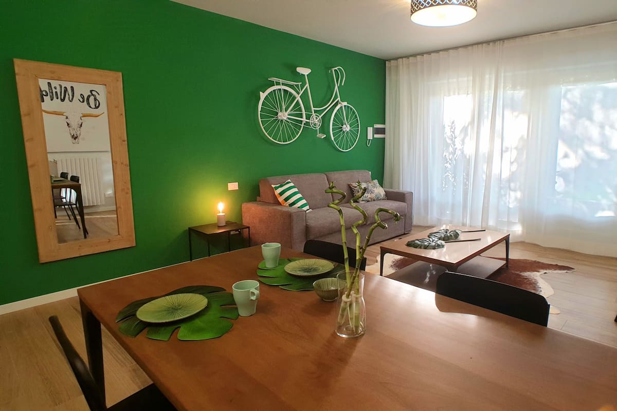 1 chambre, literie hypoallergénique, ameublement personnalisé, bureau