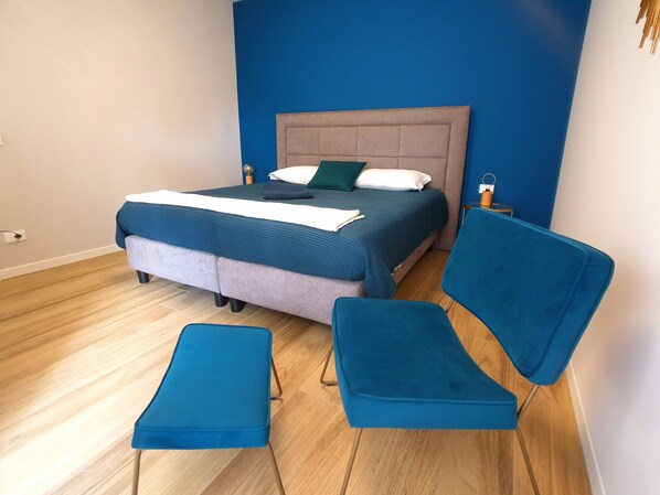 Hypo-allergenic bedding, individually furnished, desk, soundproofing