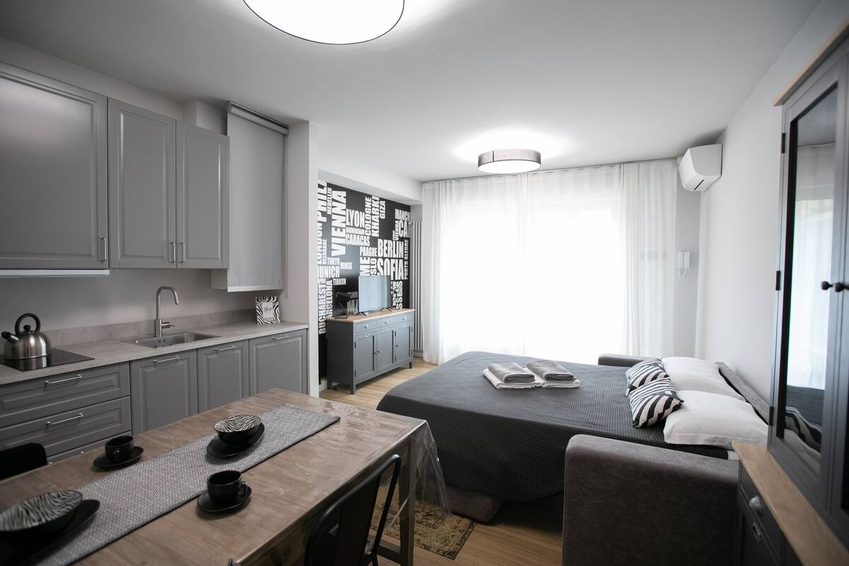 Exclusive Studio, Berbilang Katil | Peralatan tempat tidur hipoalergenik, meja, kalis bunyi 