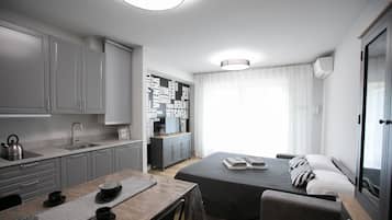 1 bedroom, hypo-allergenic bedding, individually furnished, desk