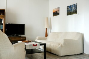 Appartement Ville, Plusieurs lits | Aire de séjour | Téléviseur à DEL, lecteur de DVD