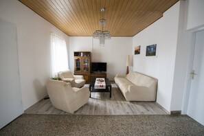 Appartement Ville, Plusieurs lits | Aire de séjour | Téléviseur à DEL, lecteur de DVD