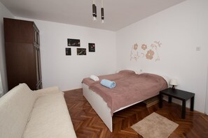 City Apartment, Multiple Beds