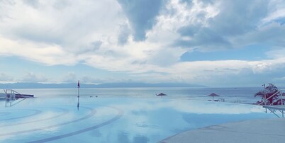 Delcanto, Beach Front Luxury Condo with Beautiful Ocean View