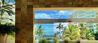 Delcanto, Beach Front Luxury Condo with Beautiful Ocean View