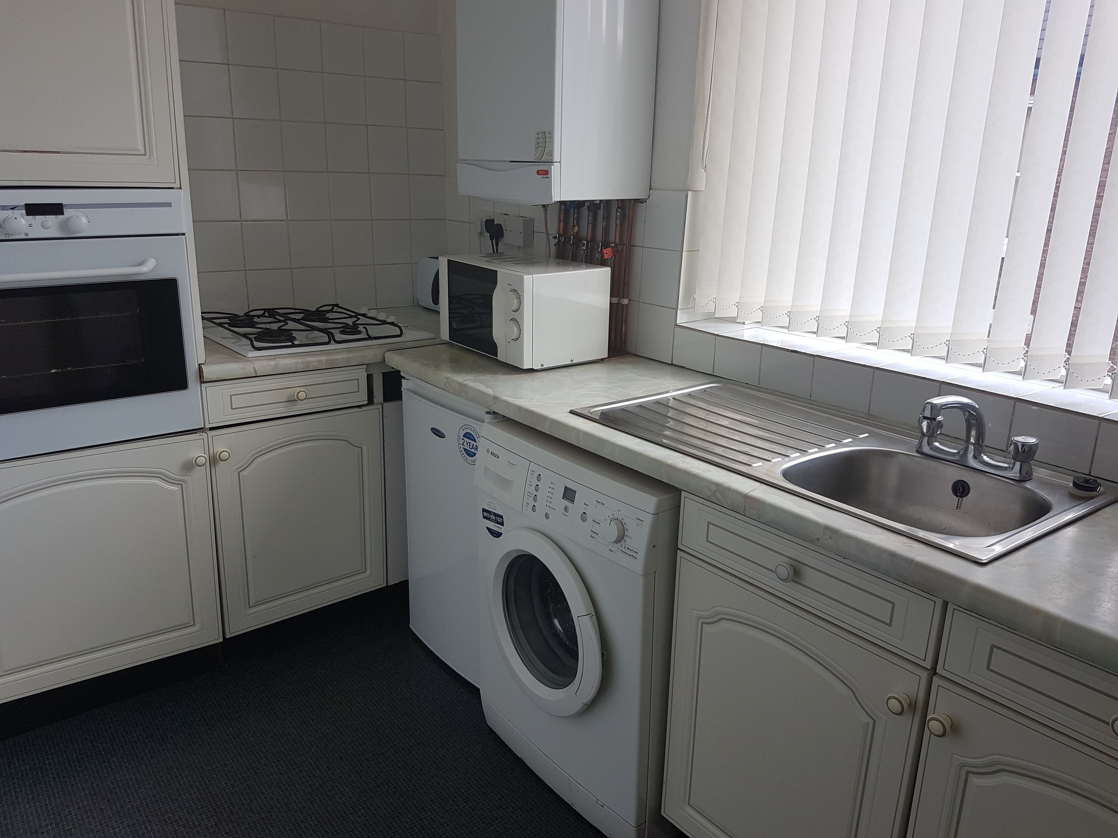 family apartment, 2 bedrooms | private kitchen | full-sized fridge, microwave, oven, stovetop