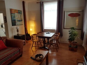 Free daily English breakfast 