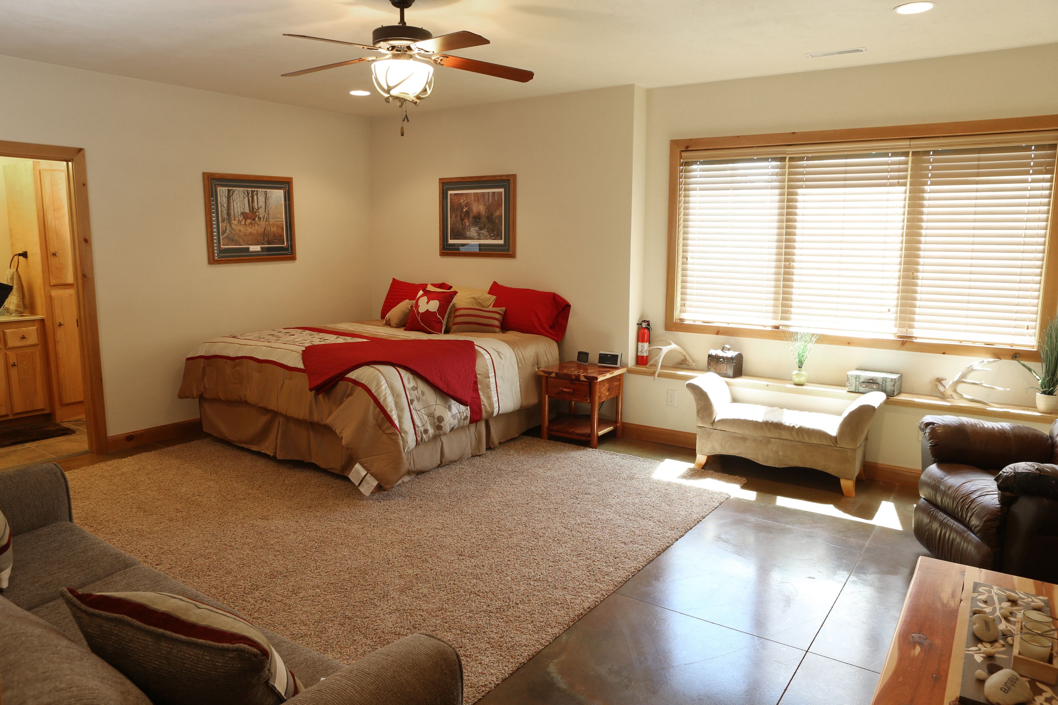 럭셔리 캐빈, 침대(여러 개), 리조트 전망 | 16 개의 침실, 각각 다른 스타일의 인테리어, 각각 다르게 가구 비치, 책상