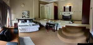 11 bedrooms, WiFi - We Sell Tranquility!  Explore | Dream | Discover (Lanseria)