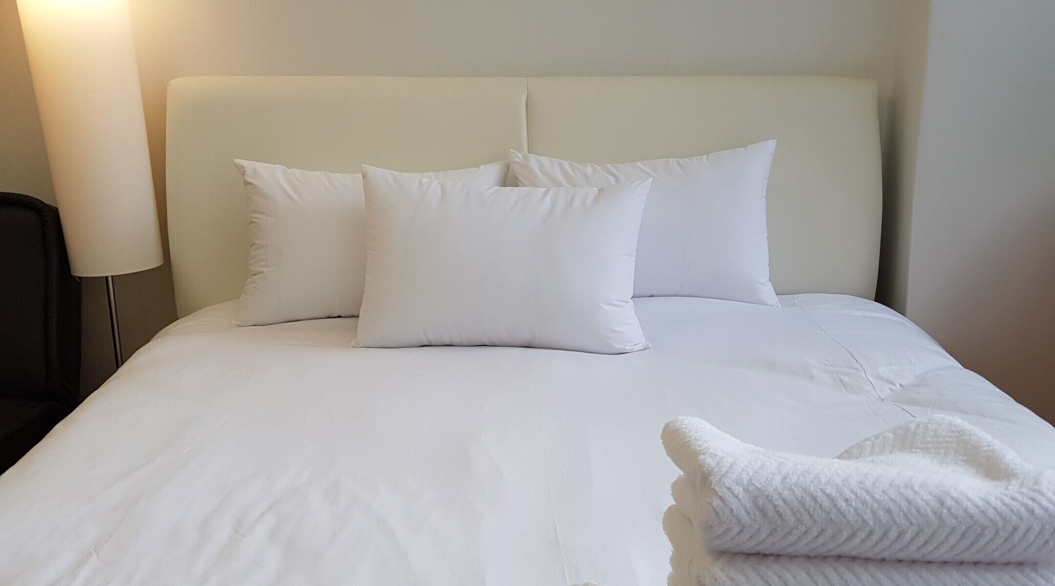 1 habitación, tabla de planchar con plancha, internet y ropa de cama 