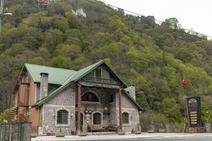 Front of property - Elikti Otel  (Ardesen)