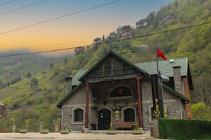 Mặt tiền nơi lưu trú