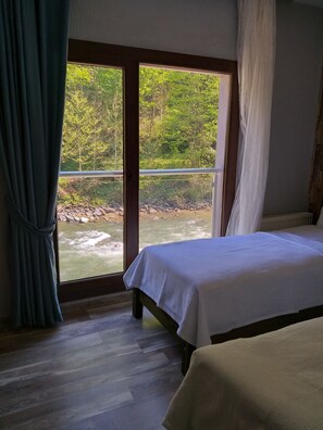 Deluxe Room, River View | 1 bedroom, soundproofing, free WiFi, bed sheets - Elikti Butik Otel (Ardesen)