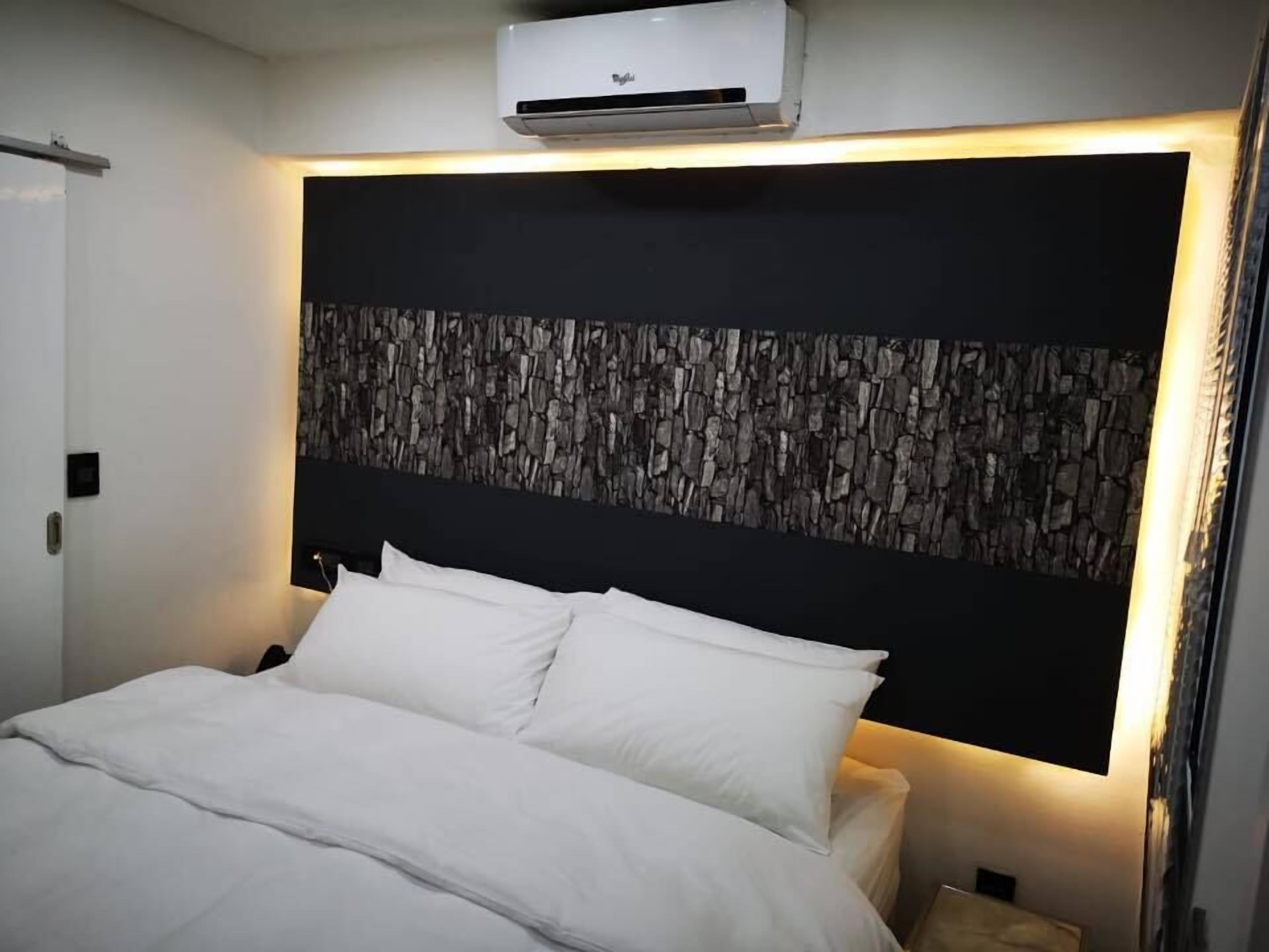 Chambre Double | Minibar, coffres-forts dans les chambres, bureau