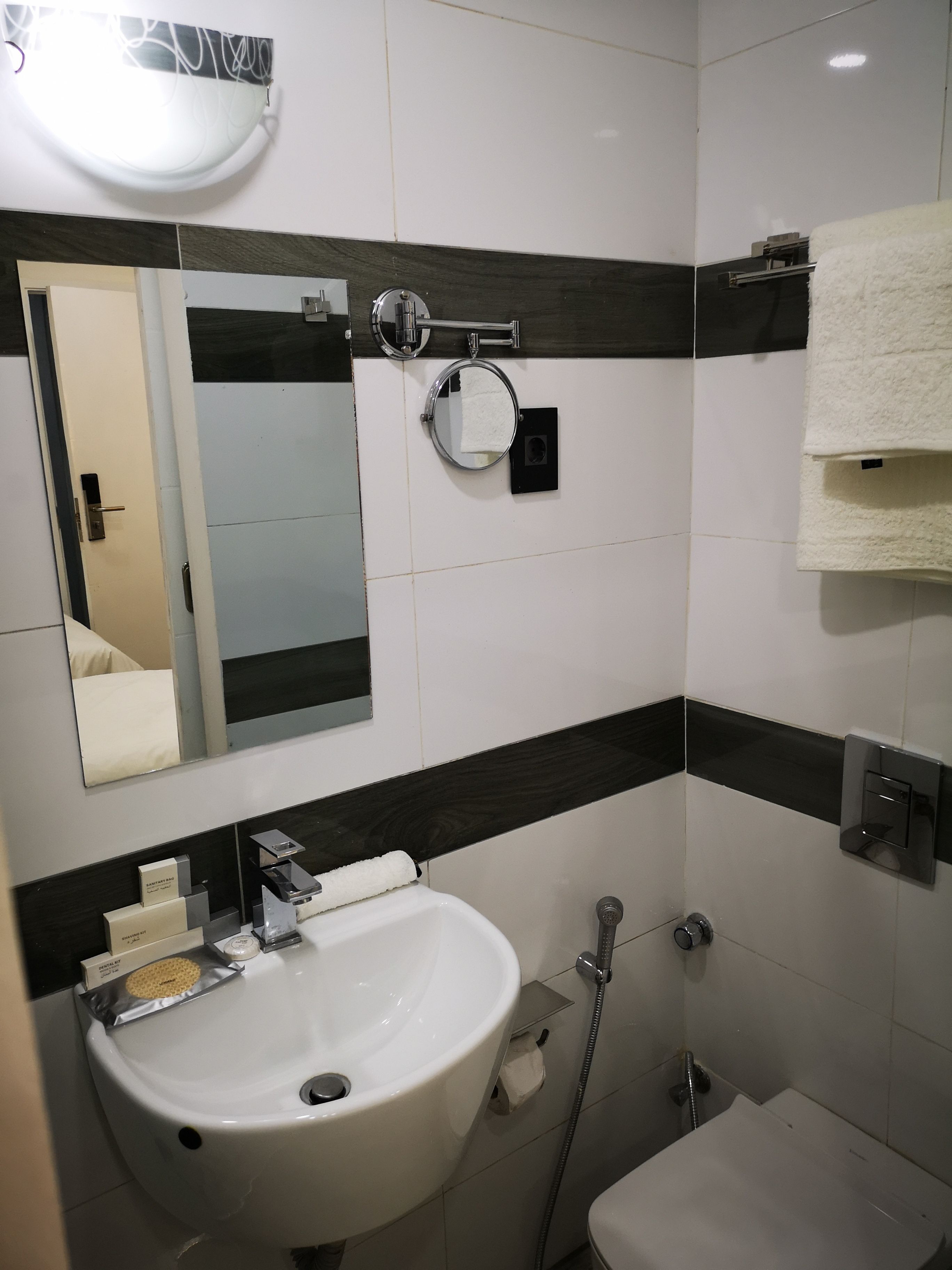 shower, rainfall showerhead, free toiletries, slippers