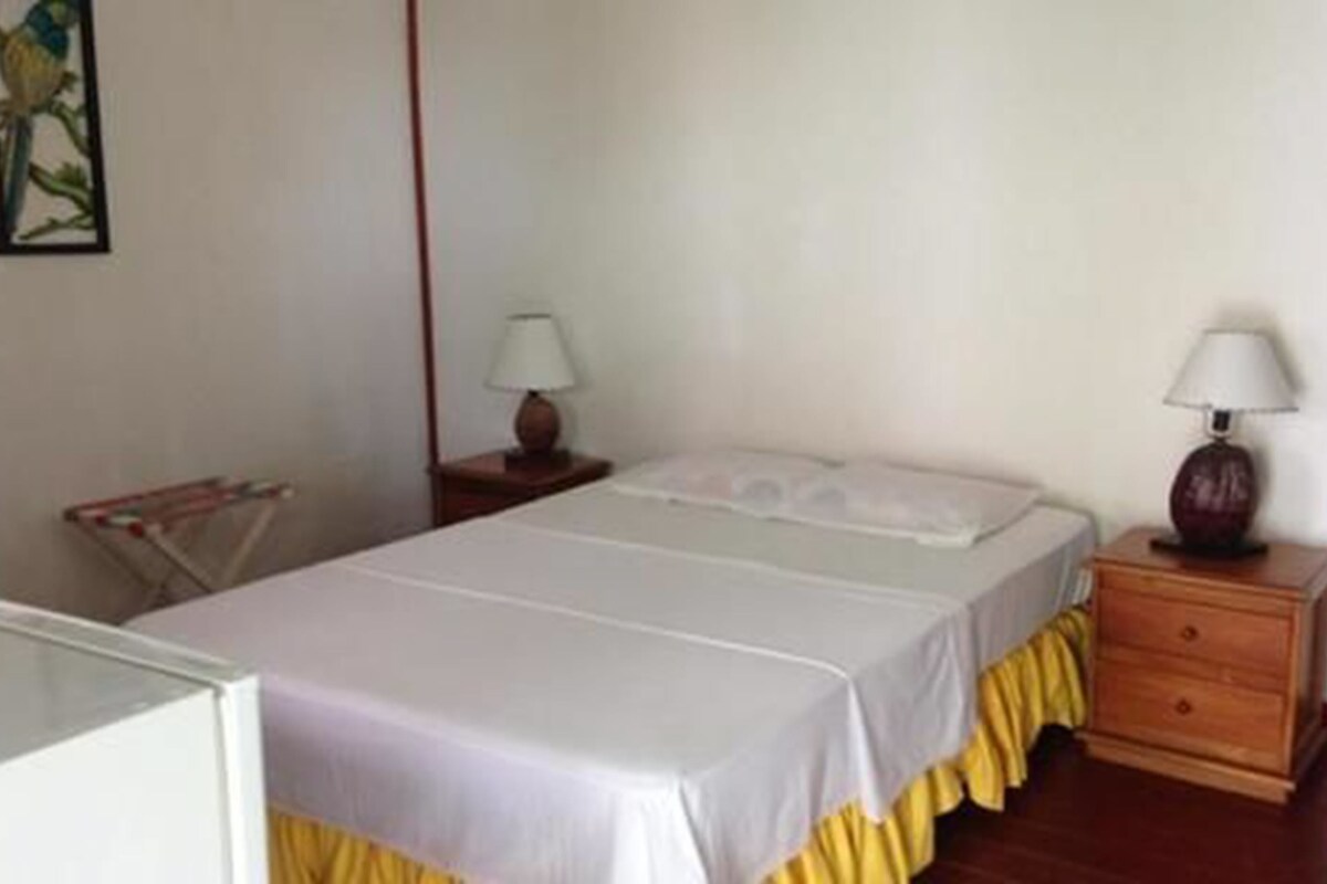 Minibar, caja de seguridad en la habitación y cortinas blackout 