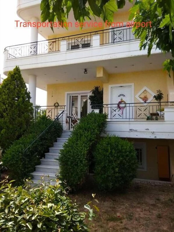 Front of property - Stavros Apartments (Spata-Artemida)