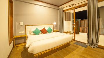 Deluxe Double Room | Minibar, in-room safe, desk, soundproofing