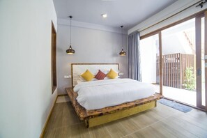 Minibar, in-room safe, desk, soundproofing - By The Shade (Hangnaameedhoo)
