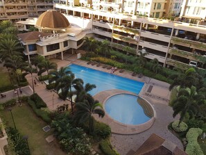 Pool - Stylish 2 Bedroom Iris Tivoli Gardens (Mandaluyong City)