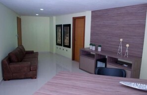 ミニバー、デスク、遮光カーテン、WiFi (無料)