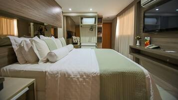 Frigobar, escrivaninha, cortinas blackout, Wi-Fi de cortesia