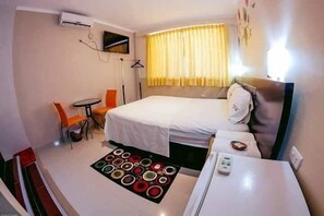 Basic Room, 1 Double Bed | Free WiFi, bed sheets