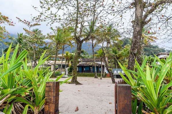 On the beach - Pé na areia frente ao mar em Guaeca (São Sebastião)