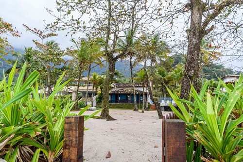 Pé na areia frente ao mar em Guaeca