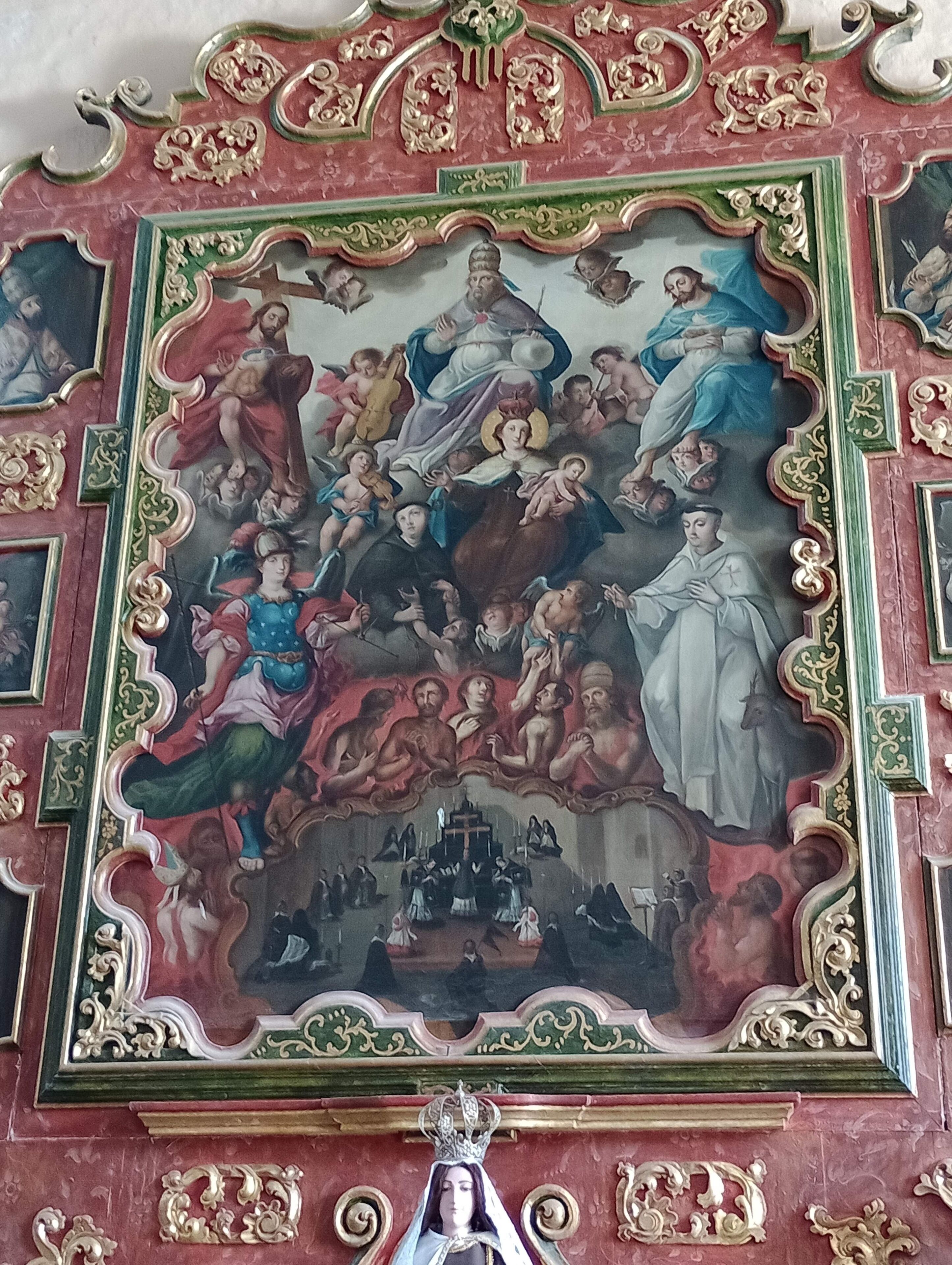 Une fresque détaillée représentant des figures religieuses et ornée de motifs dorés complexes.