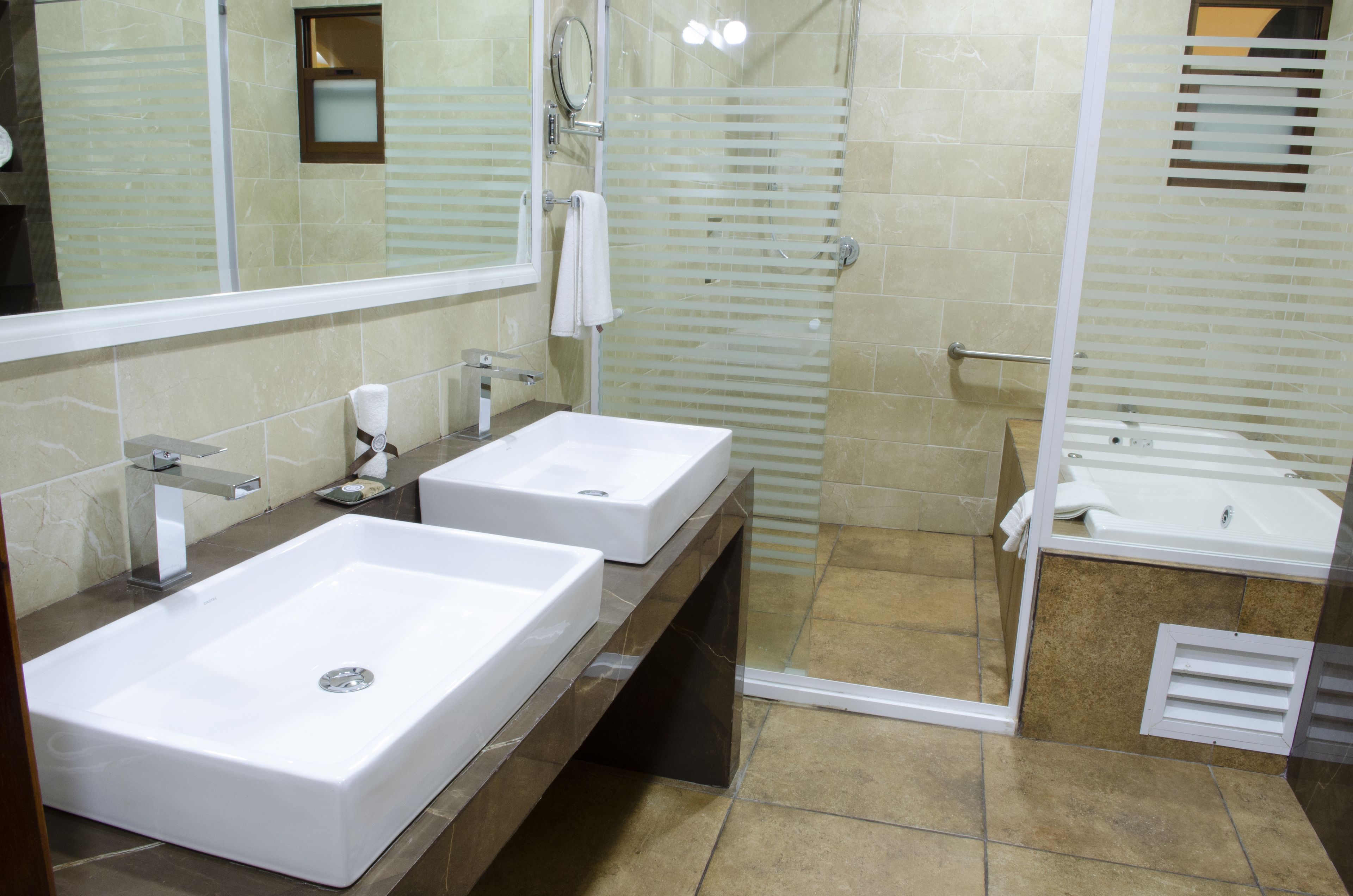 Bañera de hidromasaje privada