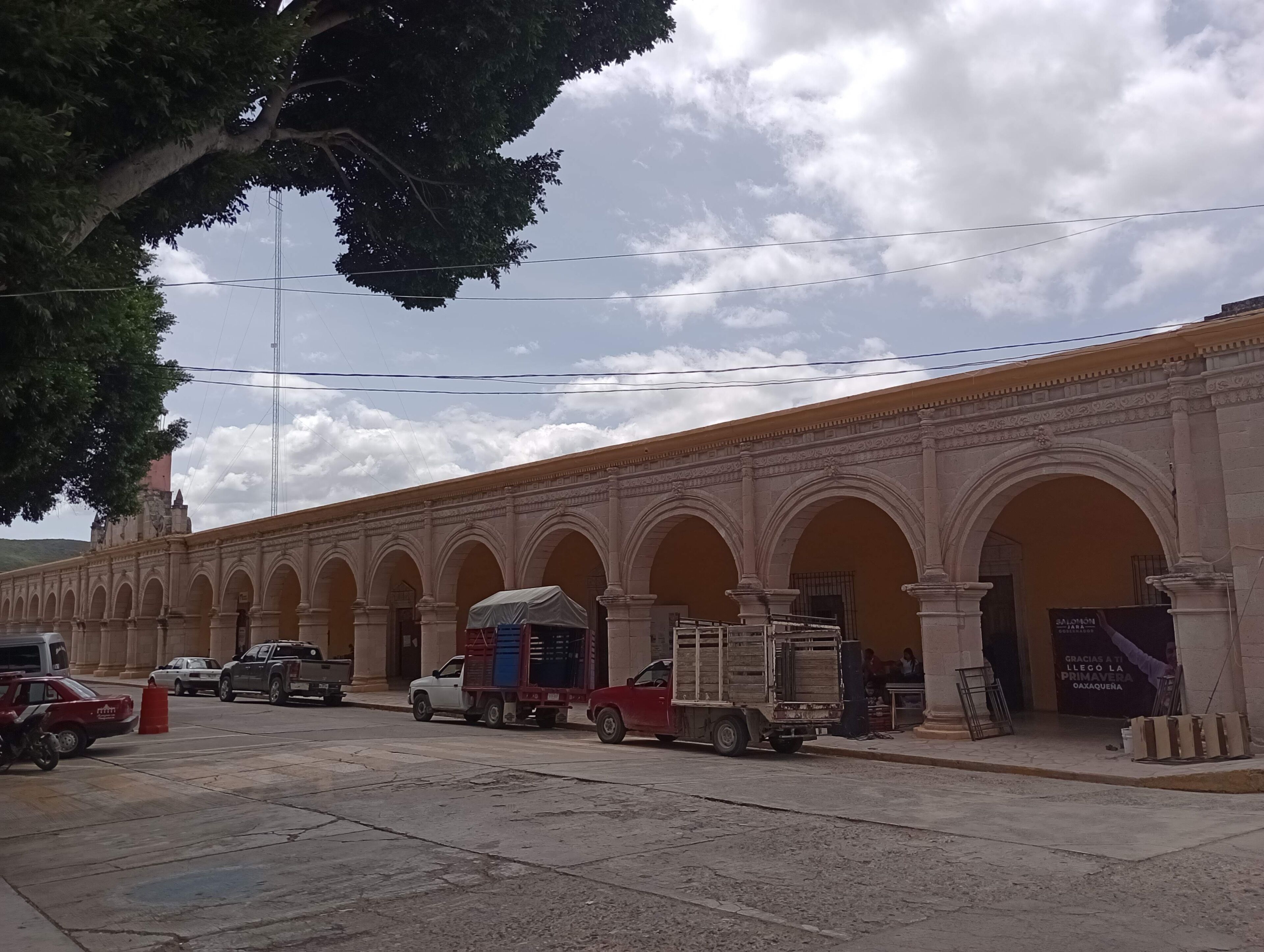 A building with a series of arches and a covered entrance.