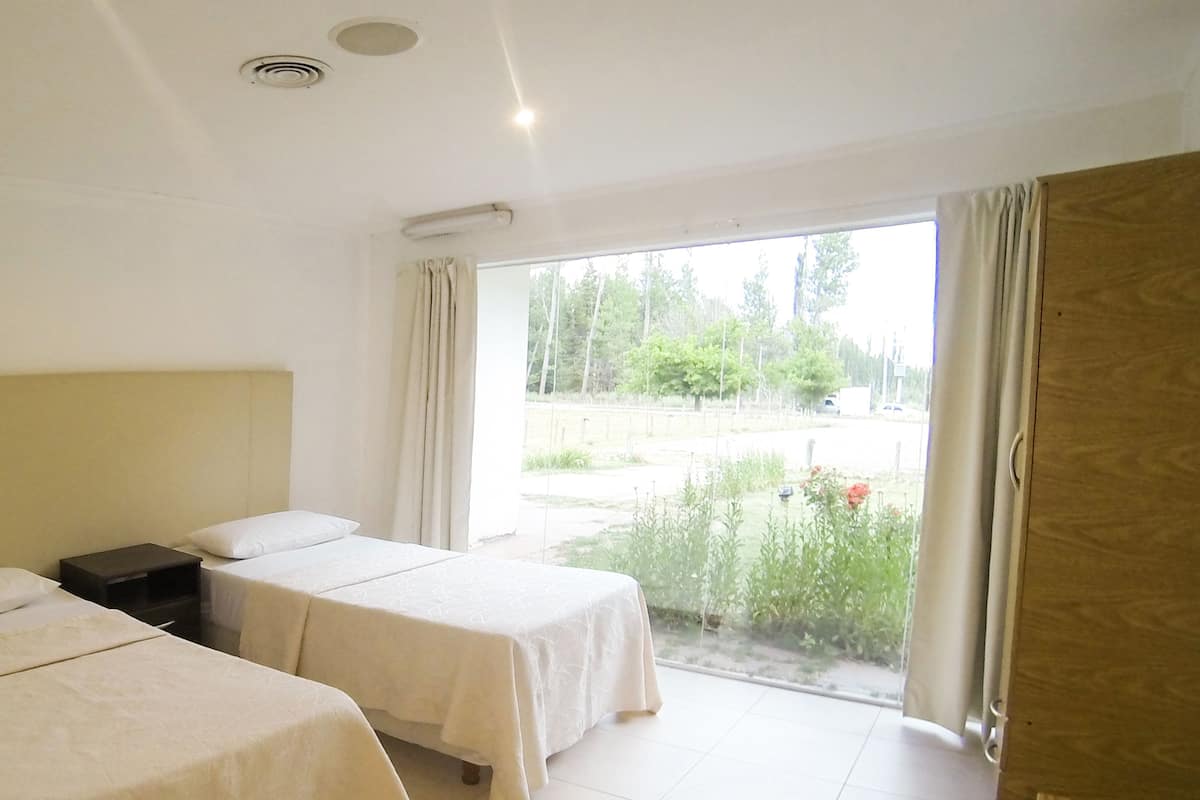 Apartamento de diseño, 4 habitaciones | Cortinas opacas, wifi gratis, ropa de cama